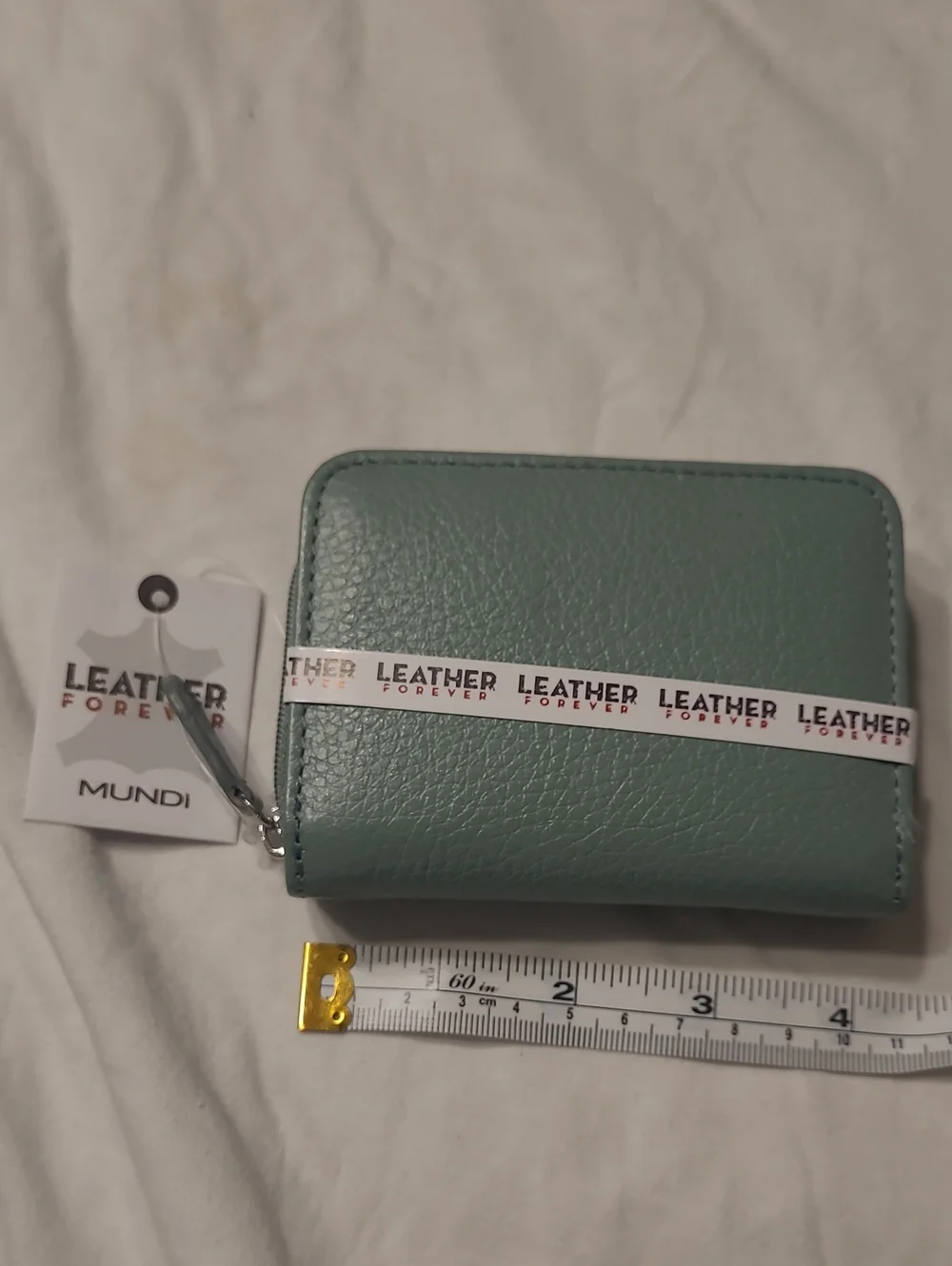 mundi Pebbled Zip Card Holder in Sage